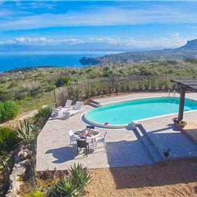 2 bedroom villa with infinity pool near Scopollo, sleeps 4
